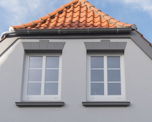 Der Preis für Sprossenfenster variiert je nach Sprossenart.